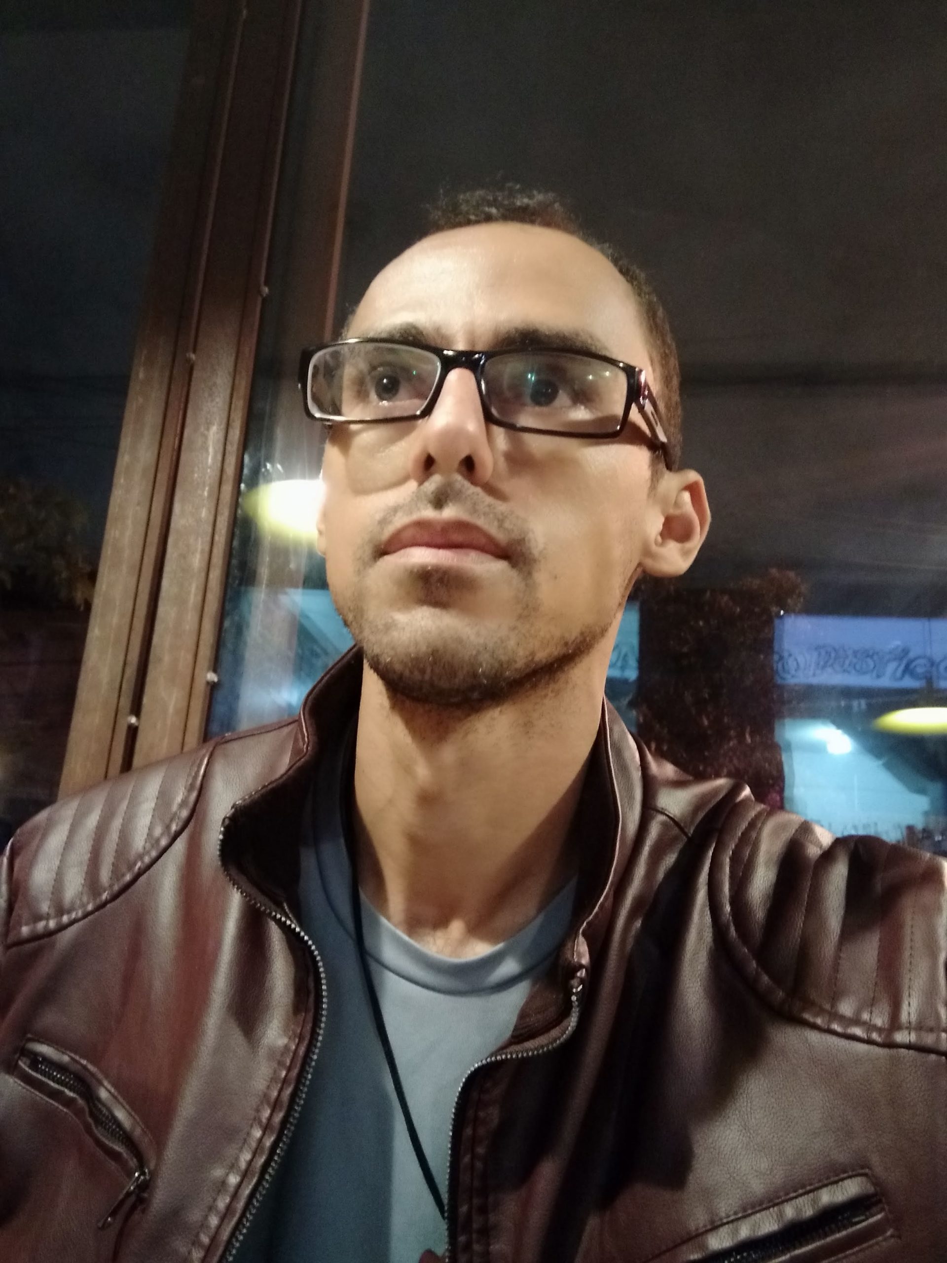 Rodrigo Hunter: da sobrevivência nas ruas à literatura, escritor baiano transforma superação, poder e fé em livros
